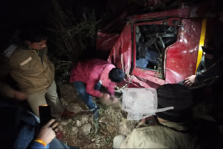 truck fell into a ditch in Pauri