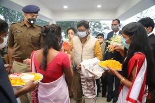 cm-hemant-arrives-with-family-in-latehar