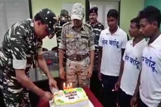 police-cut-cake-with-surrendered-naxalites-in-dantewada