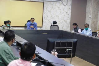 Collector took meeting of department officials