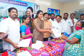 MLA Rajini Distribution Tidco houses