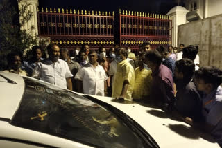 Congress Cadres Car Pelted With Stones in Puducherry
