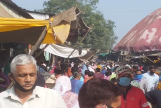 કાલુપુર શાક માર્કેટમાં ખરીદી કરવા લોકોની પડાપડી