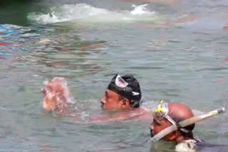 Dolphin' Ratheesh swims against the currents with chained hands and legs; Sets Guinness World record by crossing 10 km in about 5 hours