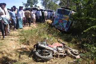 Three killed in road accident, Three killed in road accident at Koppal, Koppal road accident, Koppal road accident news, ರಸ್ತೆ ಅಪಘಾತದಲ್ಲಿ ಮೂವರು ಸಾವು, ಕೊಪ್ಪಳದಲ್ಲಿ ರಸ್ತೆ ಅಪಘಾತದಲ್ಲಿ ಮೂವರು ಸಾವು, ಕೊಪ್ಪಳದಲ್ಲಿ ರಸ್ತೆ ಅಪಘಾತ, ಕೊಪ್ಪಳದಲ್ಲಿ ರಸ್ತೆ ಅಪಘಾತ ಸುದ್ದಿ,