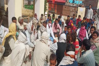 Villagers protest in Bharatpur,  Case of 5 people died by drinking poisonous liquor