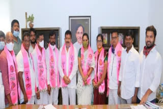 bjp senior leaders joined in trs