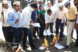aap Leaders' agitation against Shiv Sena