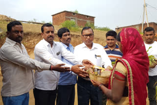 fruits distributed door-to-door during chhath in giridih