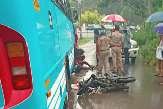 Accident at Chettimattam  Accident at Chettimattam news  ചെത്തിമറ്റത്ത് വാഹനാപകടം  ചെത്തിമറ്റം അപകടം  ചെത്തിമറ്റത്ത് വാഹനാപകടത്തില്‍ ഒരു മരണം  ബൈക്ക് യാത്രികന്‍ മരിച്ചു  കോട്ടയത്ത് വാഹനാപകടം