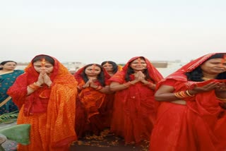 Chhath Vrati offered Arghya from roof of the house