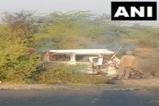 Seven die in car-truck collision in Gujarat's Patdi  വാഹനാപകടത്തിൽ ഏഴ് പേർ മരിച്ചു  car-truck collision in Gujarat's Patdi  Seven died in accicdent  car-truck collision in Gujarat  കാറും ട്രക്കും കൂട്ടിയിടിച്ച് അപകടം  ഗുജറാത്തിൽ വാഹനാപകടം  സുരേന്ദ്രനഗറിൽ വാഹനാപകടം