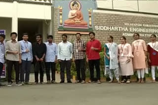 vr siddartha college students