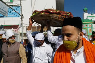 rajasthan waqf board chairman khanu khan visits ajmer sharif dargah with hardik patel