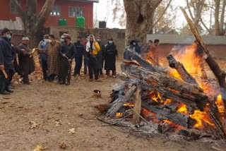 last rites of kashmiri pandit performed by muslim community in anantnag