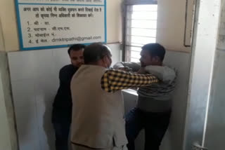 young man beaten in ambedkar nagar district hospital