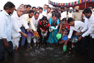 fishes are released to penakacharla dam on occasion of international fishermens day at ananthapur