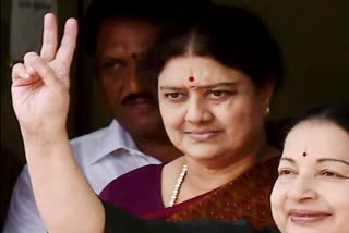 sasikala news  തലൈവി റിലീസ് ദിവസം വാർത്ത  ശശികലയും എത്തും വാർത്ത  തലൈവി സിനിമ വാർത്ത  ശശികല സിനിമ വാർത്ത  ശശികലയുടെ ബയോപിക് വാർത്ത  രാം ഗോപാൽ വർമ ശശികല വാർത്ത  രാകേഷ് റെഡ്ഡി വാർത്ത  തമിഴ്‌നാട് മുൻ മുഖ്യമന്ത്രി ജയലളിത വാർത്ത  സ്നേഹം അപകടകരമായ രാഷ്ട്രീയമാണ് വാർത്ത  sasikala film by ram gopal varma news  sasikala thalaivi film news