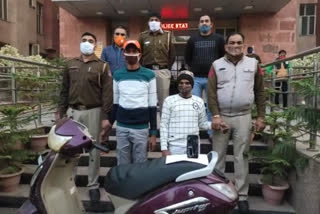 Delhi's Osmanpur Police arrested two mobile snatchers,  Scooty recovered in the incident