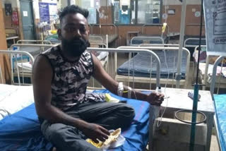 a_food_delivery_boy_attacked_by_5_poeple_after_he_admitted_to_hospital_with_serious_injuries_in_madhyamgram