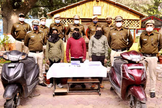 Police arrested three gangsters with Stolen pistol in central delhi