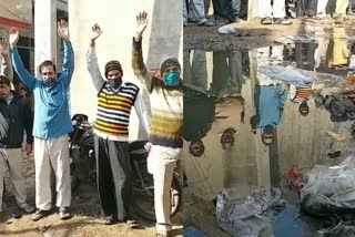 people ashoka colony bhiwani upset due to sewerage leakage