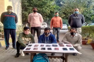 south delhi special staff team arrested three accused of snatching gang