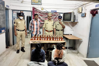 illegal transport of liquor is seazed in rayachoti at kadapa