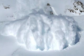 وادی کشمیر میں برف کے تودے گرنے کا انتباہ