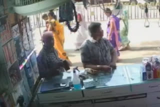 mobile stolen from shop counter in nandurbar