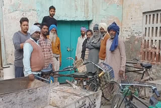 Municipal Council Bhadaur and organizations face to face over the issue of lock on of Rehri workers Union room