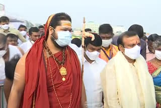 Swatmanandendra visited Sankal Bagh Ghat in Kurnool.