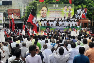 AIADMK protests against DMK district secretary Kaduvetti Thiagarajan