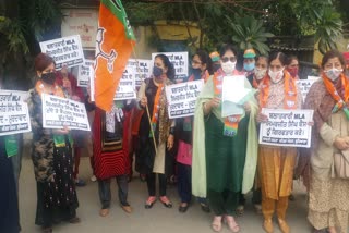 BJP Mahila Morcha protests against Bains