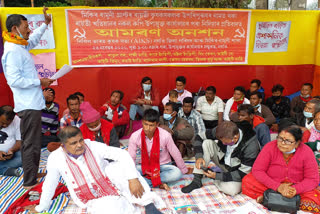 ৰায়তীসকলক ভূমিৰ খতিয়ান প্ৰদানৰ দাবীত নগাঁৱত কৃষক সভাৰ আমৰণ অনশন