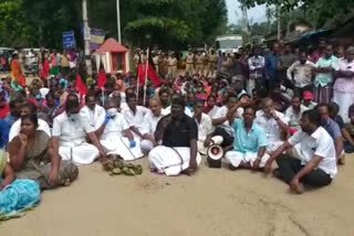 DMK road blockade condemning forest department
