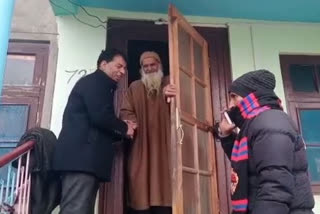 independent candidate door to door campaign in ddc election at anantnag