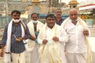 minister-peddi-redy-babu-mohan-visit-tirumala