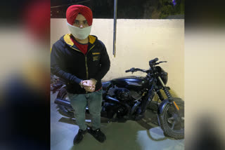 stole harley davidson bike to drive girlfriend west delhi special staff arrested