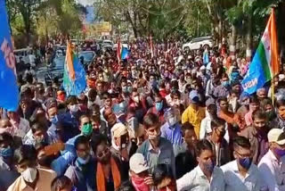 thousands of trainee apprentices besiege SECL coal india demand for regularization in Bilaspur