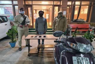 delhi police arrested snatcher