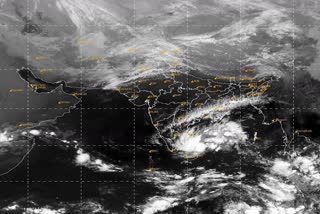 NivarCyclone  Tamil Nadu cyclone  puducherry cyclone  Karaikal Nivar Cyclone  Mamallapuram cyclone  India Meteorological Department  Nivar Cyclone Tamil Nadu  നിവാര്‍ ചുഴലിക്കാറ്റ്  നിവാര്‍ തമിഴ്നാട്ടിലേക്ക്  നിവാര്‍ ചുഴലിക്കാറ്റ് നാളെ