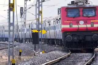 Passenger  Passenger freight train  ട്രെയിന്‍ സര്‍വീസുകള്‍  പഞ്ചാബില്‍ ട്രെയിന്‍  കര്‍ഷക പ്രക്ഷോഭം  കേന്ദ്ര റെയില്‍വെ മന്ത്രി പീയുഷ് ഗോയല്‍  കാര്‍ഷിക നിയമങ്ങള്‍  അമരീന്ദര്‍ സിങ് പഞ്ചാബ്  ട്രെയിന്‍ തടയല്‍ പ്രക്ഷോഭം  farmers protest  punjab farmers  punjab train service  farmers law protest