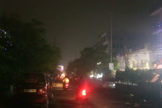 Darkness in the evening on Sagarpur nala road in new delhi,  robbery with people