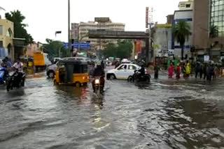 നിവാർ ചുഴലിക്കാറ്റ്  Chennai witness heavy downpour; normalcy heavily hit  Chennai witness heavy downpour  Hurricane Nivar; Heavy rains in Chennai  Hurricane Nivar