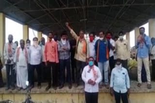 cotton farmers protest at Nandigama Market yard