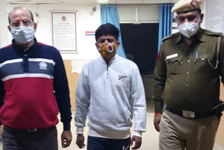 police new operation arrested people who buy stolen phones in Rajourigarden