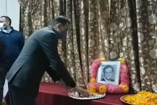 Tribute paid to Congress leader Ahmed Patel at Congress office Shimla