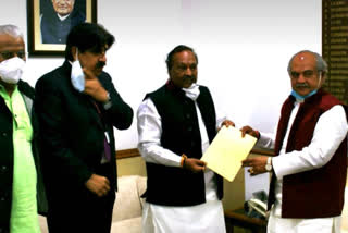 KS Eshwarappa meets Union Minister