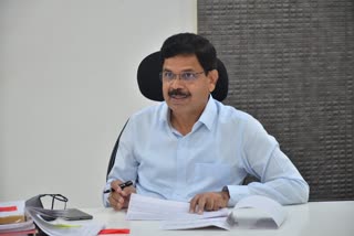 Divisional Revenue Commissioner visits Jalgaon